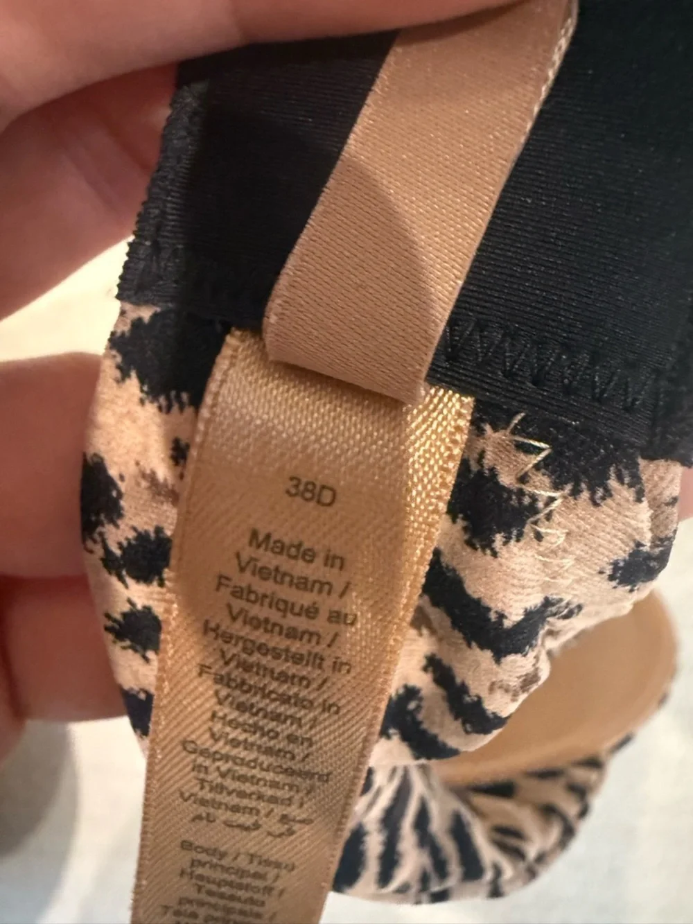 SKIMS Fits Everybody T-Shirt Bra | Sienna Jaguar Print - Picture 3 of 3